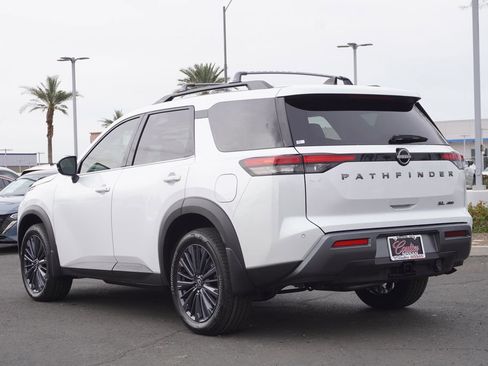 Used 2026 Nissan Pathfinder SL w/ SL Premium Package image 3