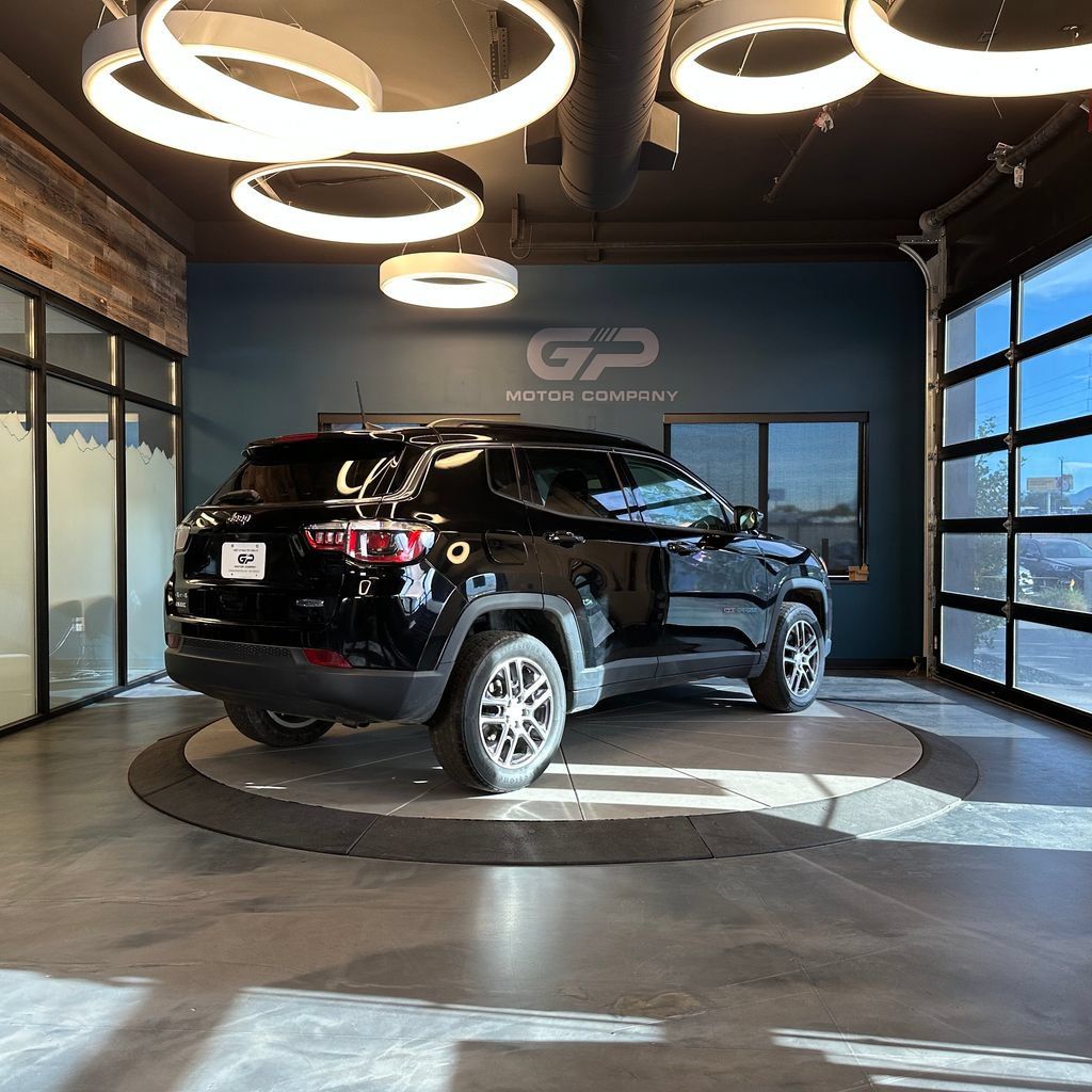 Used 2020 Jeep Compass Latitude AWD/4WD image 3