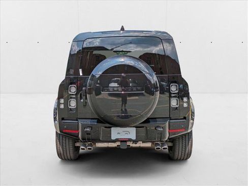 New 2025 Land Rover Defender 110 V8 AWD/4WD image 8