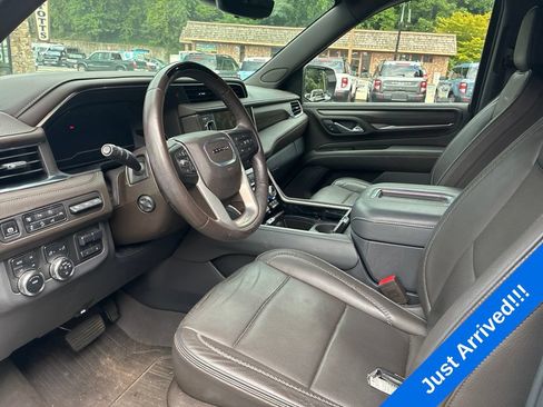 Used 2024 GMC Yukon Denali w/ Advanced Technology Package AWD/4WD image 9