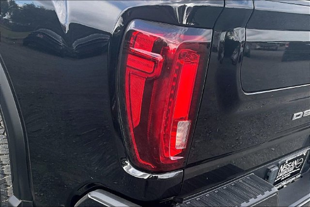 Used 2023 GMC Sierra 2500 Denali w/ Denali Ultimate Package AWD/4WD image 24