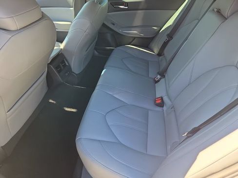 Used 2021 Toyota Avalon XLE w/ Moonroof Package FWD image 13