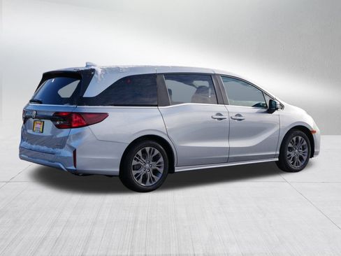 New 2026 Honda Odyssey Touring image 7