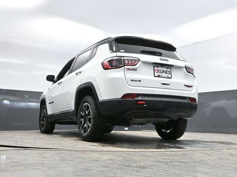 Used 2025 Jeep Compass Trailhawk AWD/4WD image 51