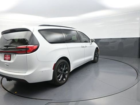 Used 2022 Chrysler Pacifica Limited w/ S Appearance Package AWD/4WD image 62