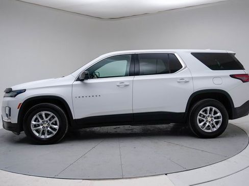 Used 2022 Chevrolet Traverse LS image 2