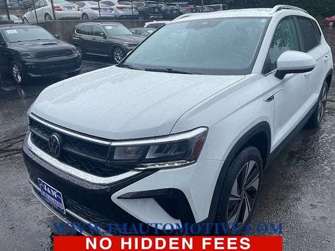 Used 2024 Volkswagen Taos SE AWD/4WD image 1