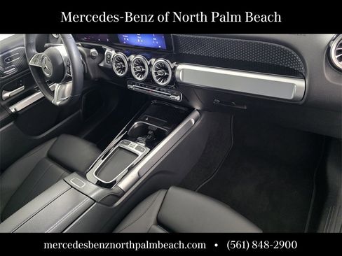 Used 2025 Mercedes-Benz GLB 250 image 29