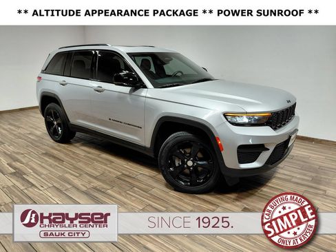 Used 2022 Jeep Grand Cherokee Altitude AWD/4WD image 1