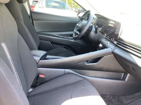 Used 2024 Hyundai Elantra Blue image 29