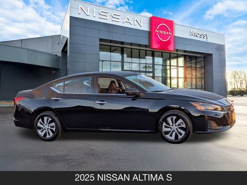 Certified 2025 Nissan Altima 2.5 S image 7