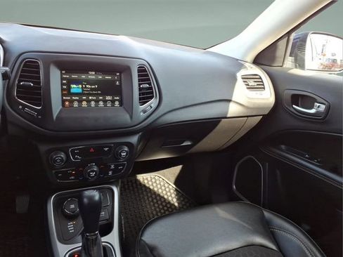 Used 2020 Jeep Compass Latitude w/ Popular Equipment Group AWD/4WD image 18
