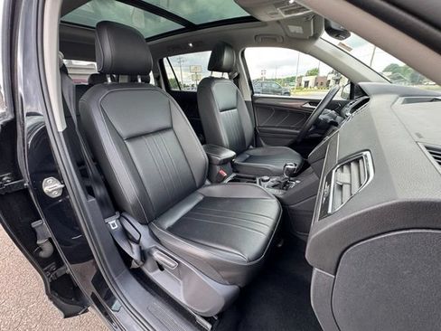 Used 2022 Volkswagen Tiguan SE AWD/4WD image 11