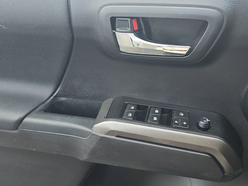 Used 2020 Toyota Tacoma TRD Sport image 23