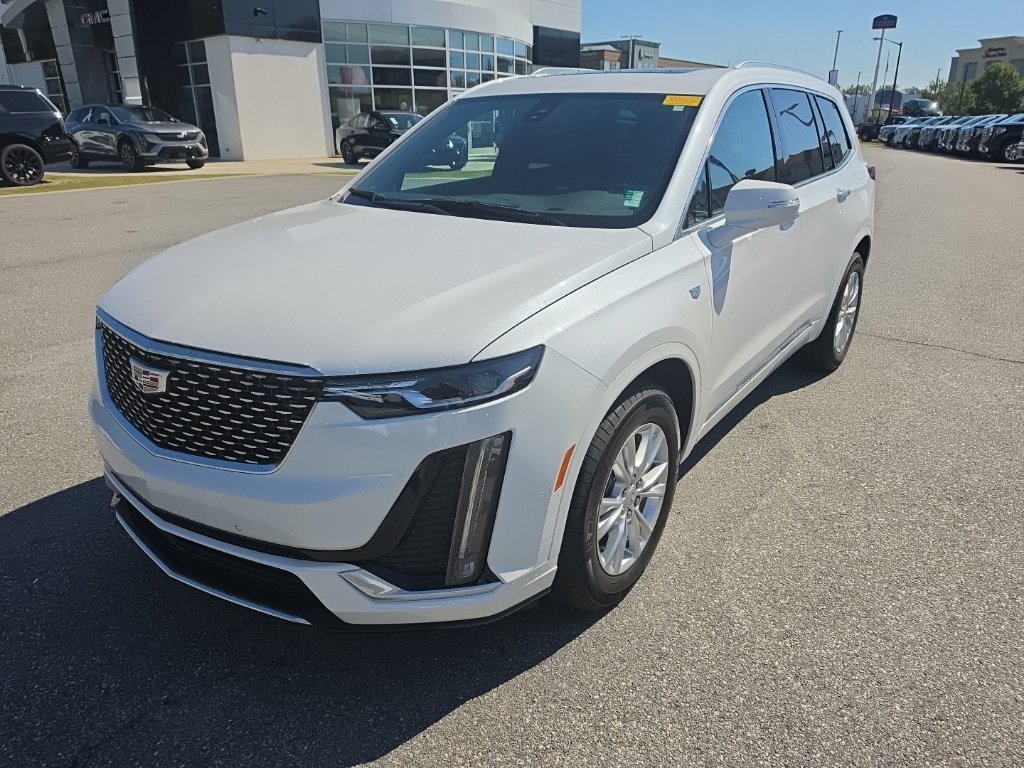 Used 2025 Cadillac XT6 Luxury FWD image 3