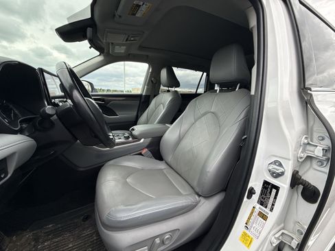 Used 2022 Toyota Highlander Platinum AWD/4WD image 11