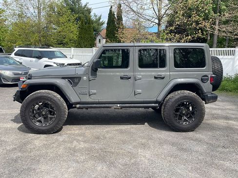 Used 2022 Jeep Wrangler Unlimited Sahara w/ Cold Weather Group AWD/4WD image 4