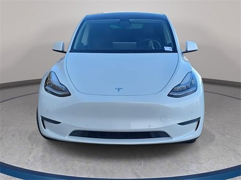 Used 2021 Tesla Model Y Long Range image 3