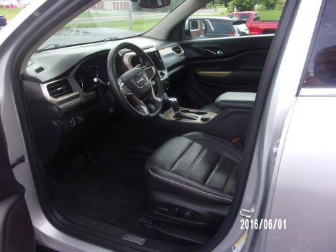Used 2018 GMC Acadia Denali w/ Technology Package FWD image 7