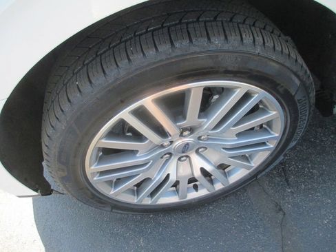 Used 2022 Ford Expedition Max Limited image 13