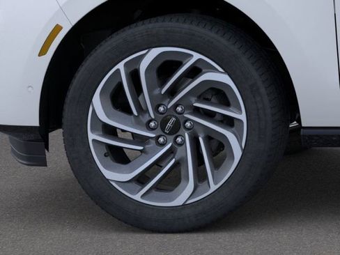 New 2025 Lincoln Navigator L Reserve AWD/4WD image 19