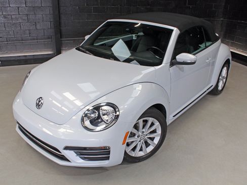 Used 2018 Volkswagen Beetle 2.0T SE FWD image 8