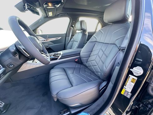 New 2026 BMW i7 xDrive60 w/ Executive Package image 15