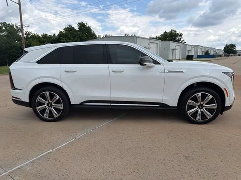 Used 2025 Cadillac Escalade IQ Luxury 2 AWD/4WD image 6