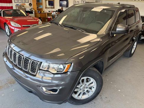 Used 2020 Jeep Grand Cherokee Laredo RWD image 6