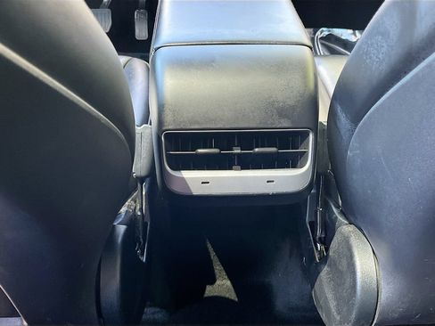 Used 2023 Tesla Model Y Long Range AWD/4WD image 26