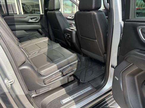Used 2023 Chevrolet Suburban LT w/ LT Signature Plus Package AWD/4WD image 21