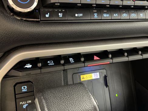 Used 2022 Toyota Tundra Limited AWD/4WD image 34