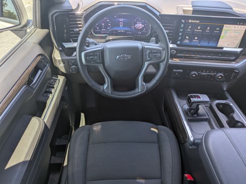 Used 2025 Chevrolet Silverado 1500 RST w/ Convenience Package II image 4