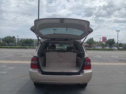 Used 2004 Toyota Highlander 4WD V6 image 9
