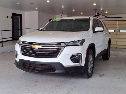 Used 2023 Chevrolet Traverse LT FWD image 21