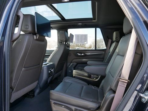 Used 2024 GMC Yukon Denali w/ Denali Reserve Package image 12