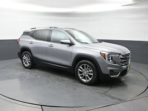 Used 2024 GMC Terrain SLT AWD/4WD image 8