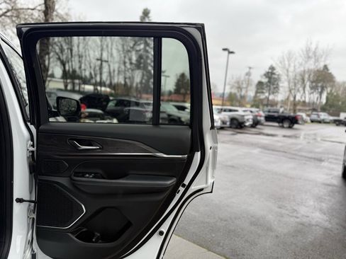 Used 2024 Jeep Grand Cherokee Overland image 16