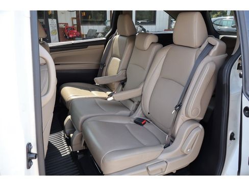 Used 2018 Honda Odyssey Elite image 12