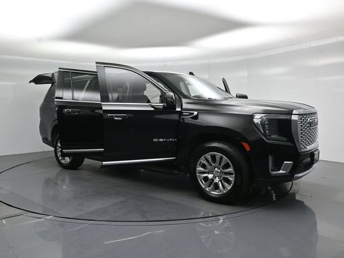 Used 2021 GMC Yukon XL Denali AWD/4WD image 32