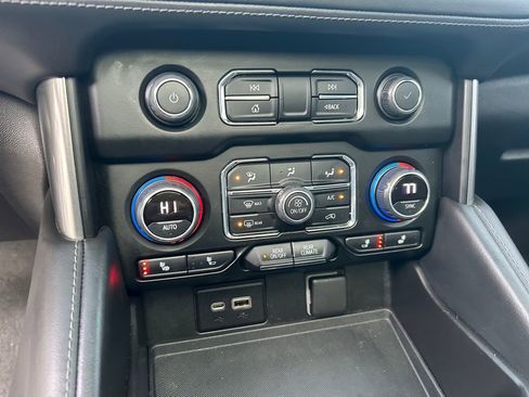 Used 2022 Chevrolet Tahoe Z71 image 34