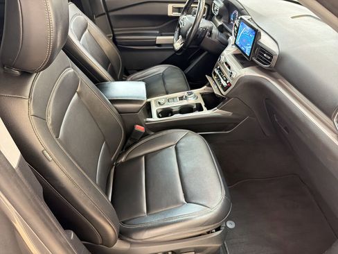 Used 2021 Ford Explorer XLT w/ Equipment Group 202A image 30