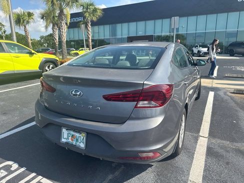 Used 2019 Hyundai Elantra SE w/ Winter Weather Package FWD image 16