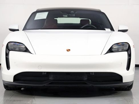 Used 2022 Porsche Taycan image 7