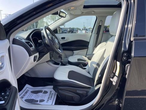 Used 2018 Jeep Compass Latitude w/ Popular Equipment Group FWD image 14