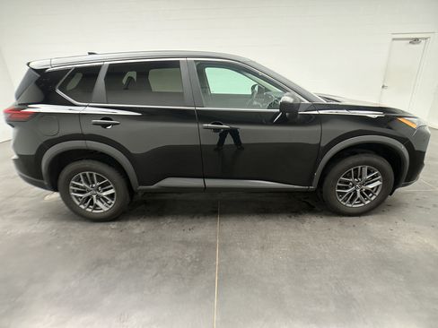 Used 2024 Nissan Rogue S AWD/4WD image 10