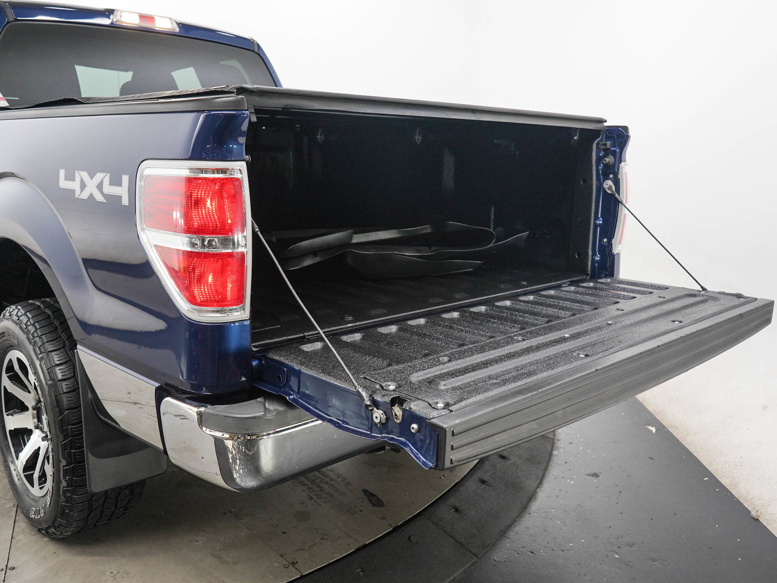 Used 2011 Ford F150 XLT w/ XLT Chrome Pkg AWD/4WD image 9