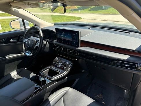 Used 2022 Lincoln Nautilus Reserve AWD/4WD image 11