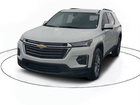 Certified 2022 Chevrolet Traverse LT FWD image 2