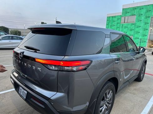 Certified 2023 Nissan Pathfinder S FWD image 2